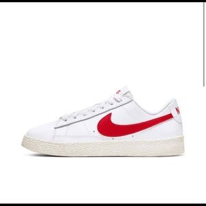 NIKE
(GS) BLAZER LOW